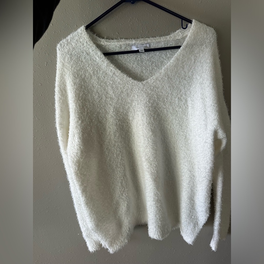 New Directions White Fuzzy Sweater Size Medium
